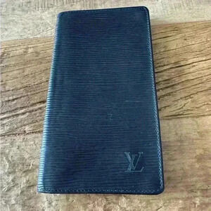 🎉❤️Louis Vuitton Epi Brazza Wallet ~Epi Leather~ Black ~ EUC!~ 💯 % Authentic